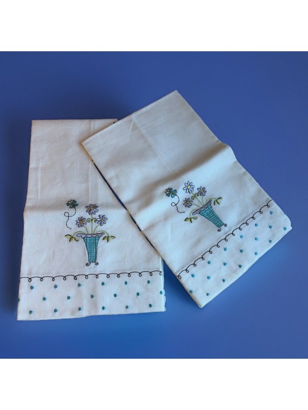 2 Embroidered Hand Guest Towels Blue Vase of Flowers Polka Dots 13.5x22" NEW